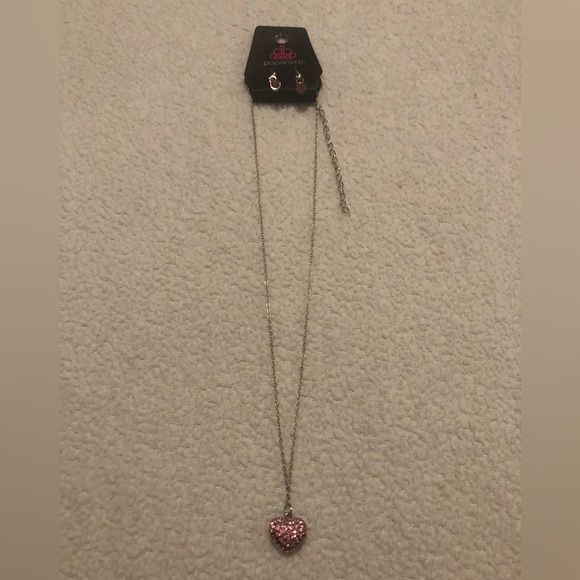 Paparazzi Pink heart necklace with earrings - Picture 1 of 3